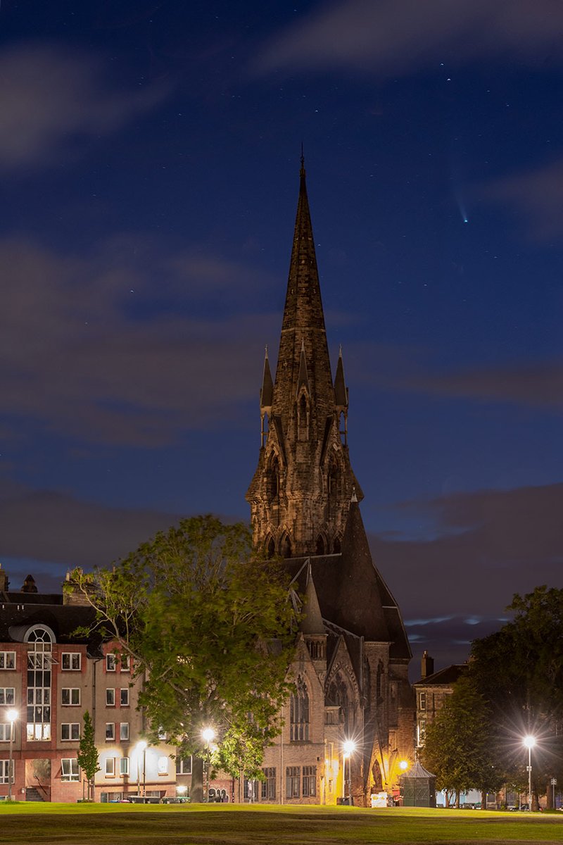 TomDuffinPhotos's tweet photo. While most people were sleeping this was scene on Edinburgh's Bruntsfield Links where @BarclayViewfrth church is nodding hello to #NeowiseComet burning rock in space. What a strange and beautiful universe - click for full size #ScotlandIsNow @churchscotland https://t.co/7um2S9hD9O