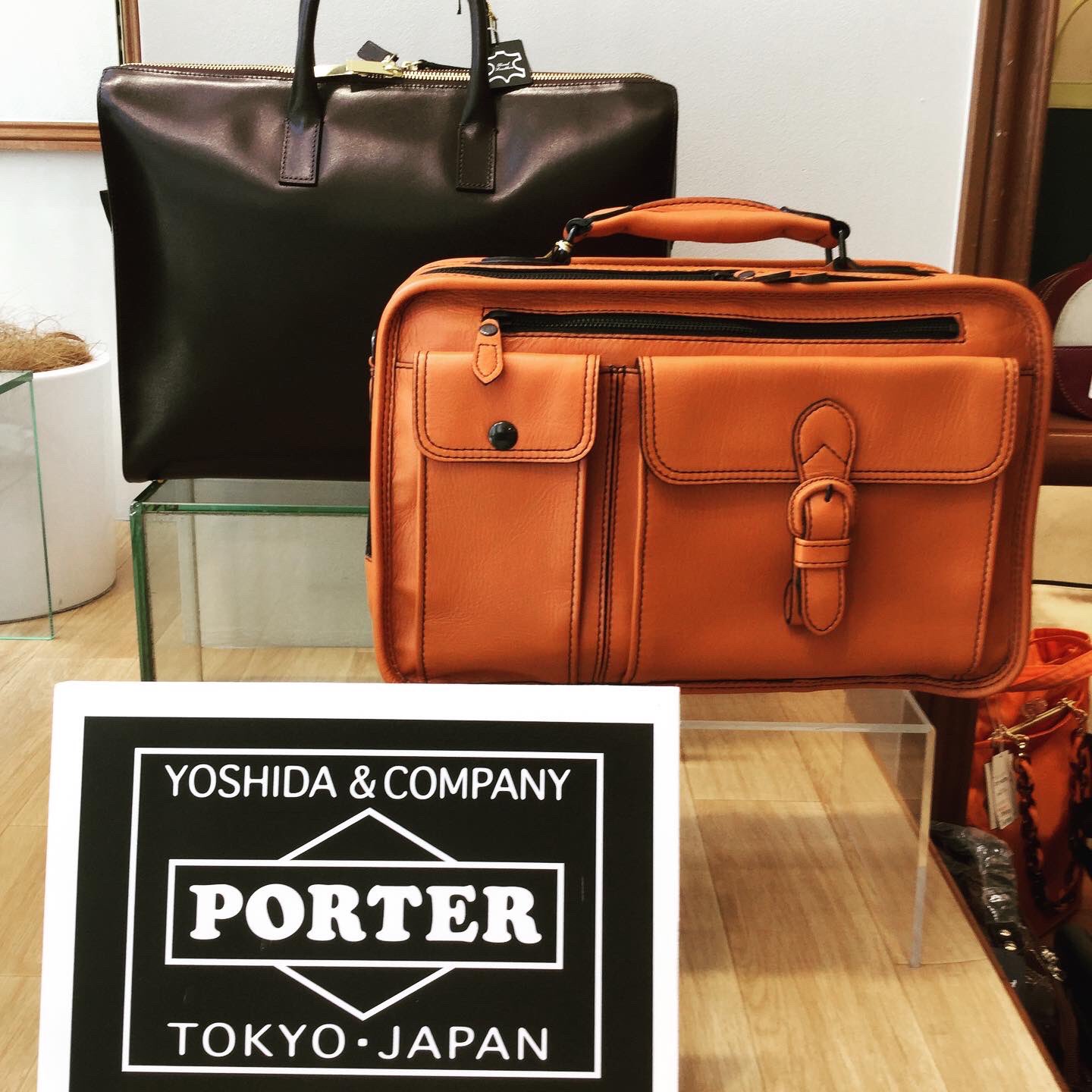 銀座タニザワ【公式】 on Twitter: "日本の鞄製造の両雄、「青木鞄」と「吉田カバン」のコーナーもありますよ。#青木鞄 #吉田カバン…