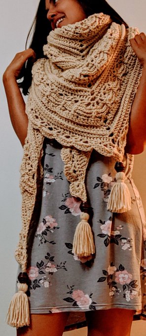 I'm so excited about this shawl I crocheted I had to do a photo shoot lol https://t.co/xhu3Vziki1