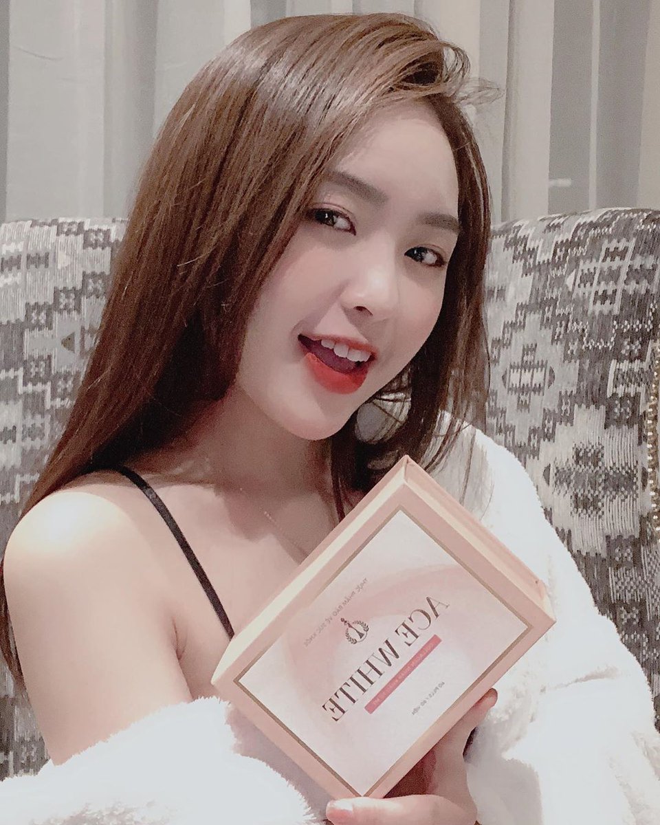 anht28126's tweet photo. •Lâu rồi chưa biết cảm giác được đi ăn đi xem phim như thế nào, bài vở nhiều quá. Hôm nay rảnh có ai mời không nhỉ? https://t.co/BfiPysFC4d