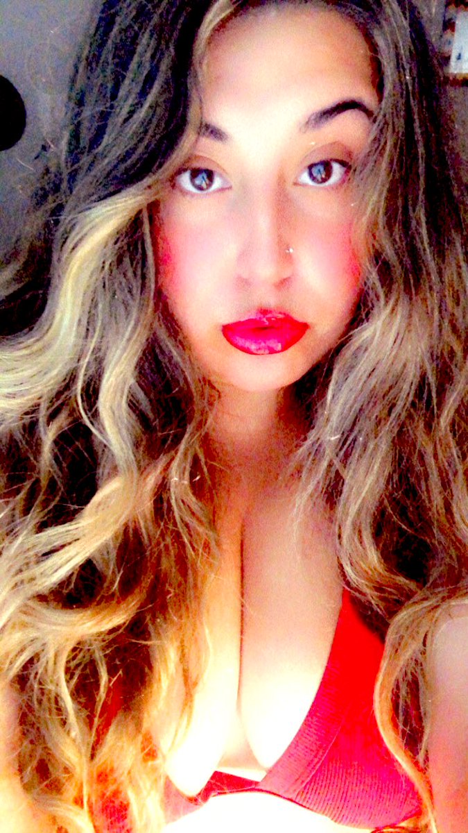 PORTFTD's tweet photo. 💋♥️god she’s so beautiful. https://t.co/GgeG3bUl91