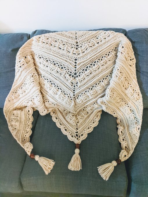 I'm so excited about this shawl I crocheted I had to do a photo shoot lol https://t.co/xhu3Vziki1