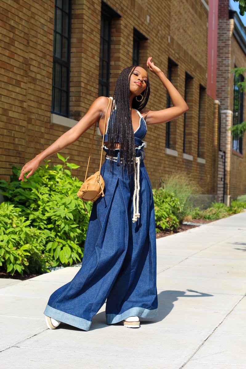 tiffanystyledit's tweet photo. Being a black girl is just... beautiful ✨ @fenoelofficial https://t.co/Y8BeresTTh