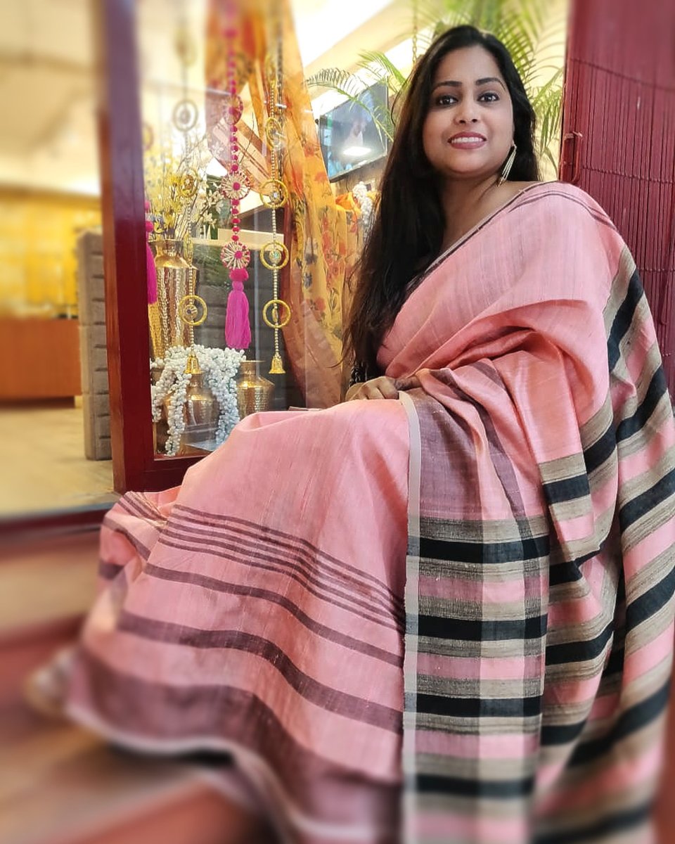 A baby pink #Bhagalpuri saree of Bhagalpur, E.Bihar.
The industry used to weave more than 2 million mts of silk annually but sadly is going through a low now. 
<a href="/FollowCII/">Confederation of Indian Industry</a> and <a href="/IndianArtizans/">Indian Artizans</a> urges you to buy sarees #HandmadeInIndia to support the weaver #PrebuyHandloom