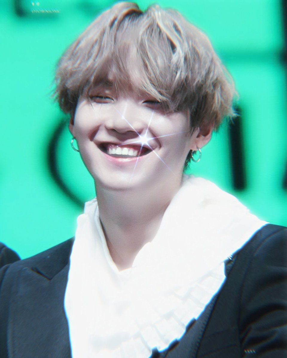 Inter_Hobi's tweet photo. β‘οΈπ±ππ ππππππβ‘οΈ
βππππ ππππππβ
β°π·π’πππ π»πππβ°
.
.
.
.
{ππππ}
#bts #btsarmy #kpop #hyungline #soft #aesthetic #namjoon #jin #yoongi #hoseok #softstans #smiles https://t.co/GOW2KFtvXc