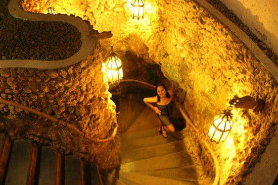 Ali barbours restaurant Diani Kenya.
مطعم علي باربورس في دياني كينيا

was curved in 180,000-year-old caves.
منحوت في كهوف عمرها ١٨٠،٠٠٠ عام
a place where it is shameful to go without your lover.  
من الأماكن التي من العيب زيارتها بدون من تحب

#مقالات_نبيل #كلمه_لحب_عمرك #كورونا