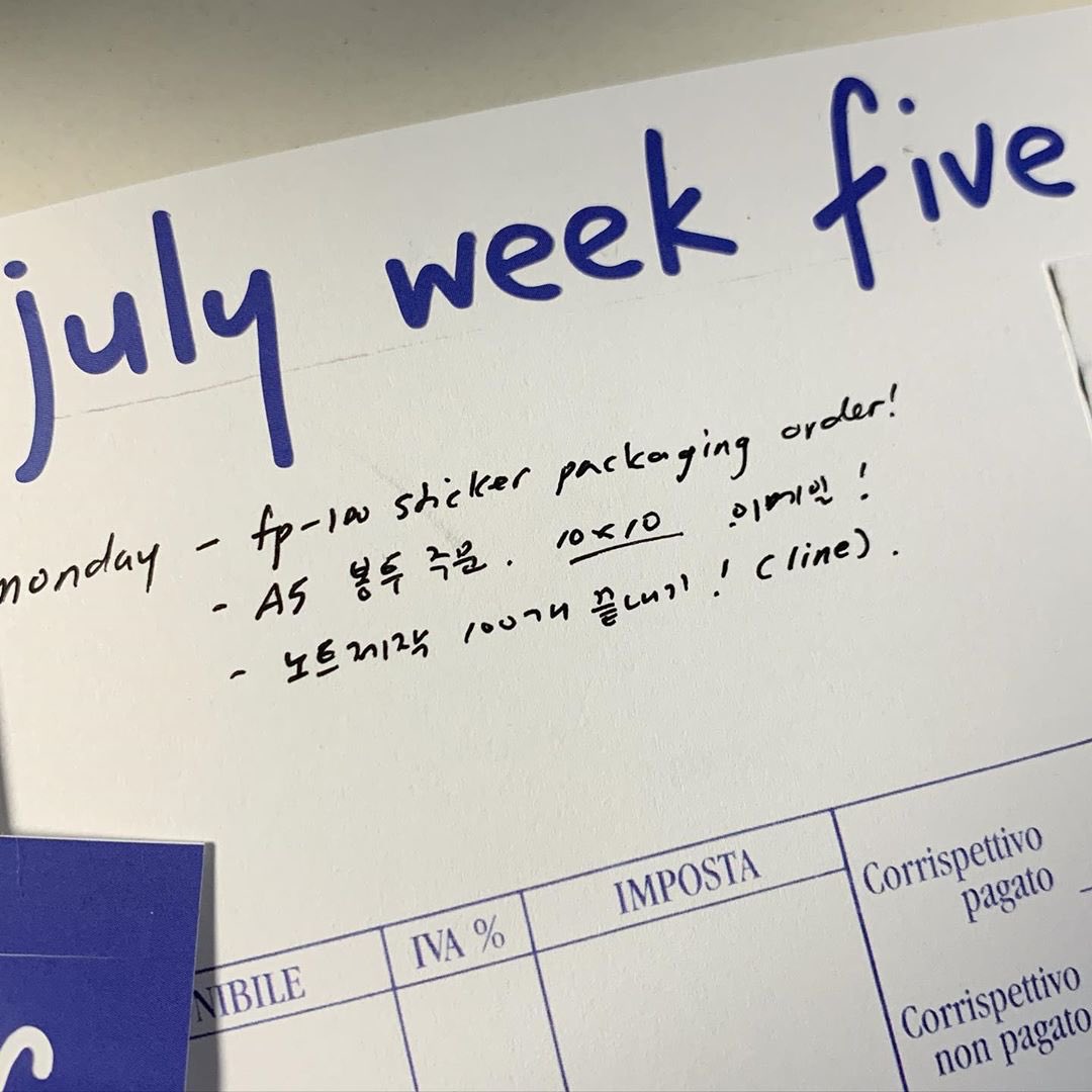 หากตอบช้า รบกวนทัก line (@dayglowshop) on Twitter photo 