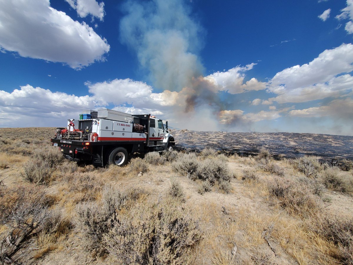 WeberFireDist's tweet image. Saturday E464 was released from the #allenfire &amp;amp; sent to a fire in Elko Nevada. On their way they saw a vehicle fire that started a grass fire. They began attacking it, local crews came to assist. They saved multiple farm structures &amp;amp; are back on the road headed for the Elko Fire