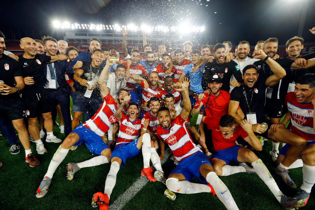 AzeezRamon12's tweet photo. Jobe done #Vamosmigranadavamoscampeon 🔴⚪ @GranadaCdeF @laliga https://t.co/WfkW4XcPwY