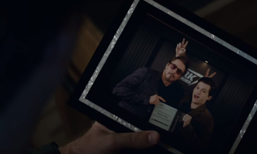 FilmEasterEggs's tweet photo. In 'Iron Man' (2008), Tony sarcastically comments on the soldier throwing up a peace sign

After the soldier dies to save him, the peace sign becomes a regular move for Tony ✌️

via u/mimedx https://t.co/3KW5m2F9A4