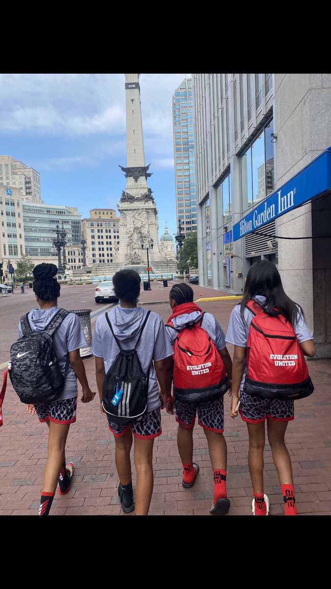 teamevounited's tweet photo. If you can do anything In life do the right thing, for the right reasons , for the right people and do it with all of your heart ❤️   Good start , and a great finish weekend 2-2 8 ladies got better 👏🏾 #TheClash #development  #processit #Family Colossians 3:23 #2023 #Biggerthan🏀 https://t.co/gmzuNjQfZ0