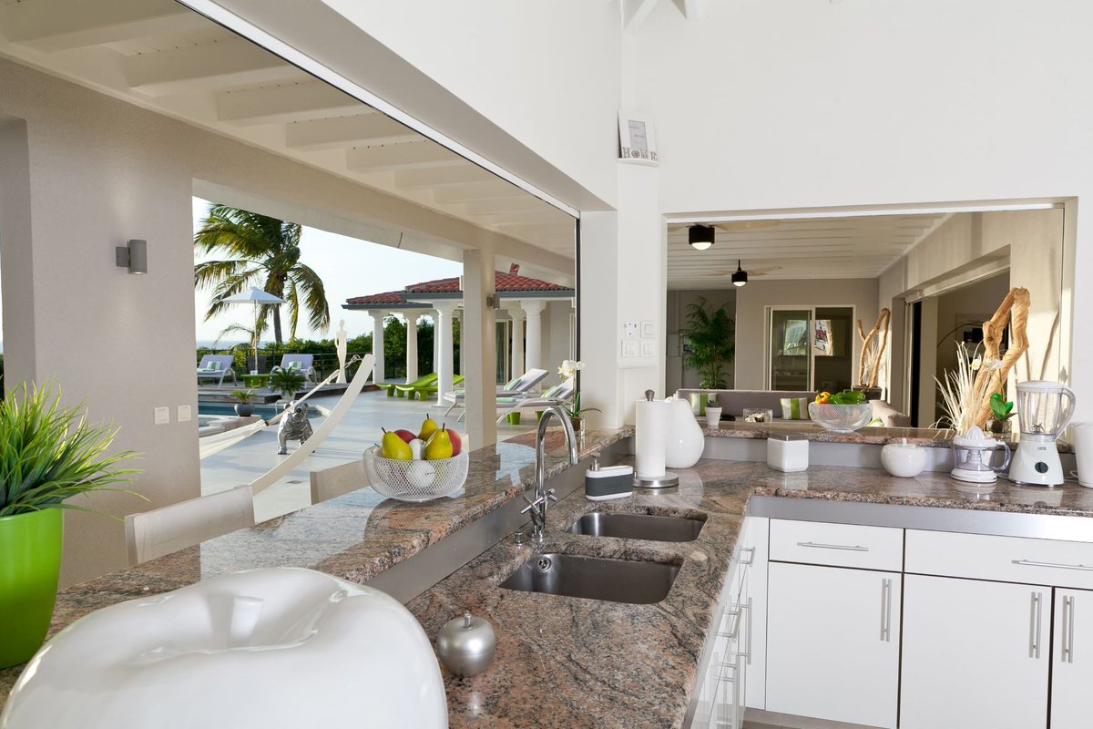SXMSIR's tweet photo. This superb home offers a 180° view of the Caribbean Sea from the expansive terrace and a fabulous heated pool and hot tub perfect for a dip in the cooler evenings. #sxm #stmartin #exceptionaldefined

https://t.co/9r3qJUyATd https://t.co/TNrdvgBGVX