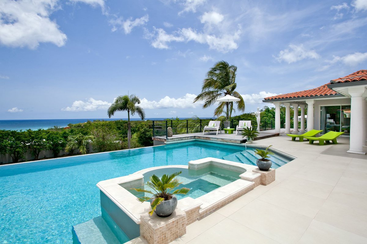 SXMSIR's tweet photo. This superb home offers a 180° view of the Caribbean Sea from the expansive terrace and a fabulous heated pool and hot tub perfect for a dip in the cooler evenings. #sxm #stmartin #exceptionaldefined

https://t.co/9r3qJUyATd https://t.co/TNrdvgBGVX