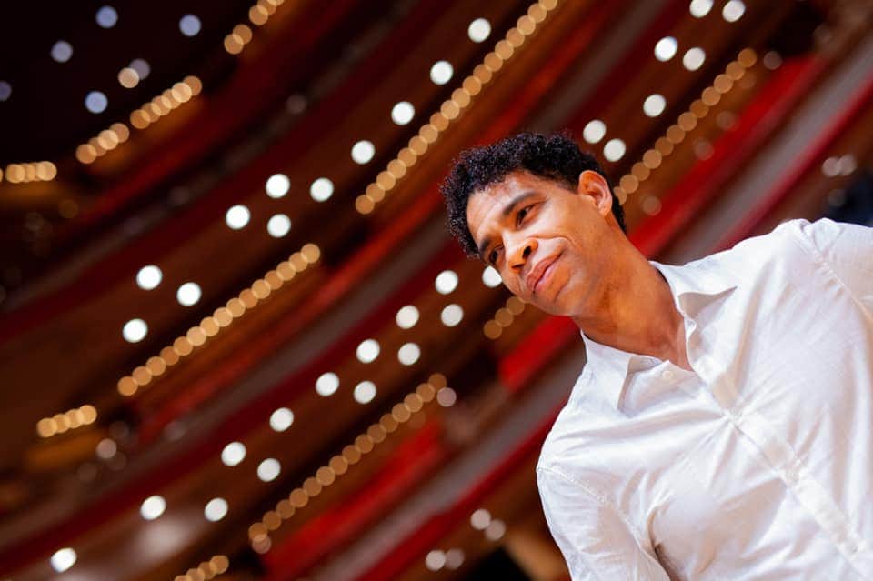 PigeonsCuba's tweet photo. El bailarín y coreógrafo 🇨🇺
#CarlosAcosta, ha sido nombrado miembro de la Junta de Gobernadores de The Royal Ballet School.

Muchas felicidades al también director artístico del Birmingham Royal Ballet y de Acosta Danza. https://t.co/qy6kZB9DF1