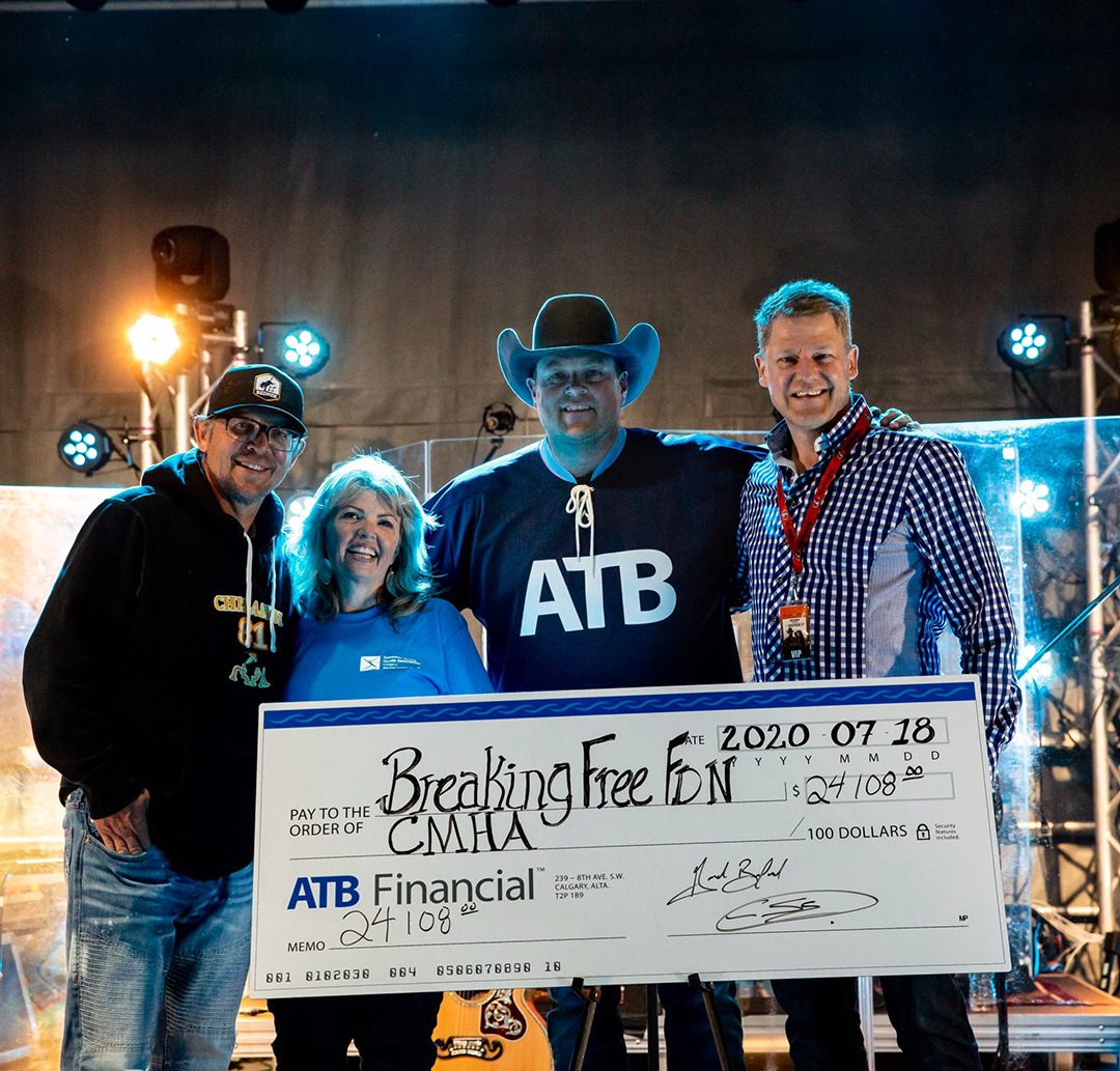 BreakingFreeFdn's tweet photo. Last night, @gordbamford raised over $24,000 for Breaking Free and @CMHACalgary at his drive-in concert for #mentalhealth! Thank you so much for the support from everyone! #yyc #calgary 🧡🧡 @TheoFleury14 @atbfinancial https://t.co/XLzOCD21qr