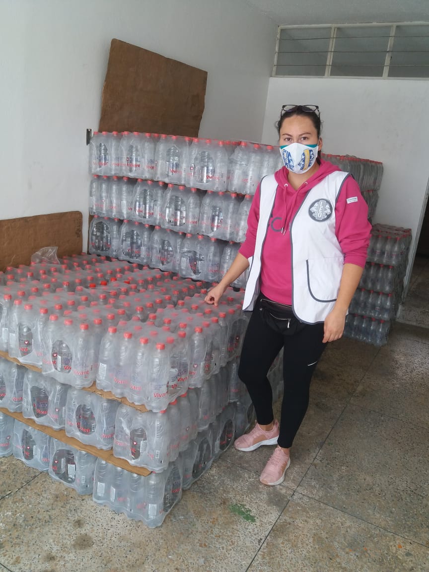 Azendecorp's tweet photo. El Club de Leones de Quito recibó en donación productos #VivantEcuador, esto debido a la Alianza entre #AzendeEcuador y #ClubRotarioTomebamba. @jaimeordonez4 #Alcomacx #Hipomacx https://t.co/gdc1RGF0YM