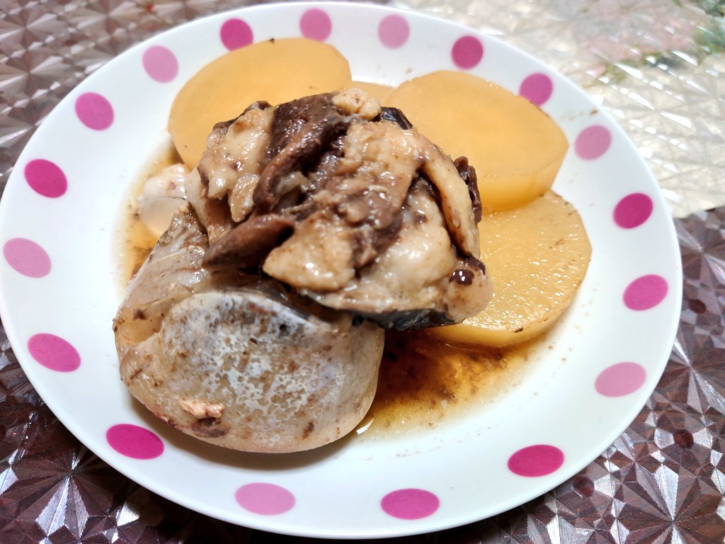 一匹狼 晩御飯 マグロの目玉の煮付け マグロの目玉を煮付けました トロットロでんまい 価格もリーズナブル これはリピ確定です 美味しかったです ๑ ڡ ๑ ノ まぐろレストラン