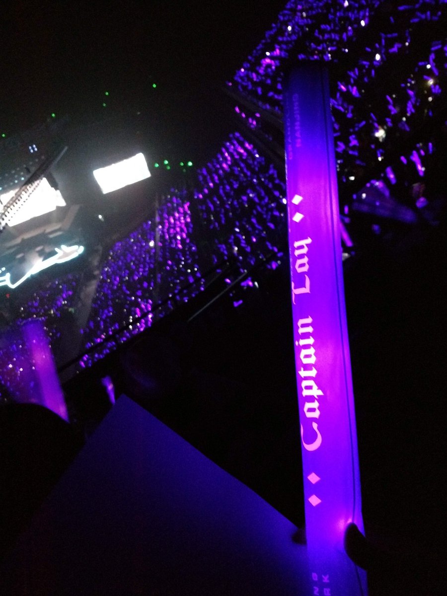 Caparaistan's tweet photo. @lay_studio @layzhang TWAS A YEAR!!! WHEN WE BECAME A PART OF THE PURPLE OCEAN!!! TEAM NANJING!!!
#GrandlineThe1stConcert
#LayGrandline_NJ
@layzhang https://t.co/EYBiwR2xlY
