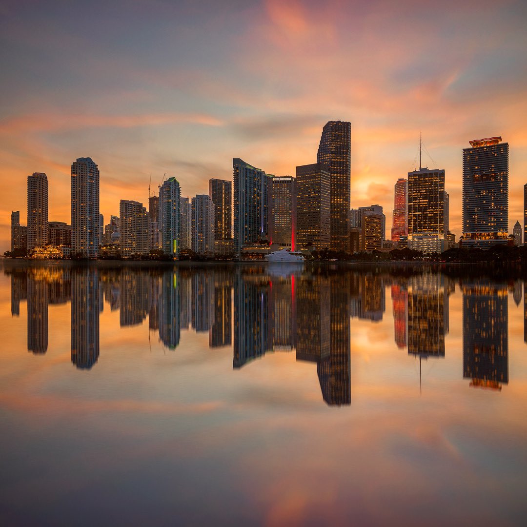 visualsbyluis's tweet photo. #MIAMI reflections https://t.co/2EZdI9jjXe