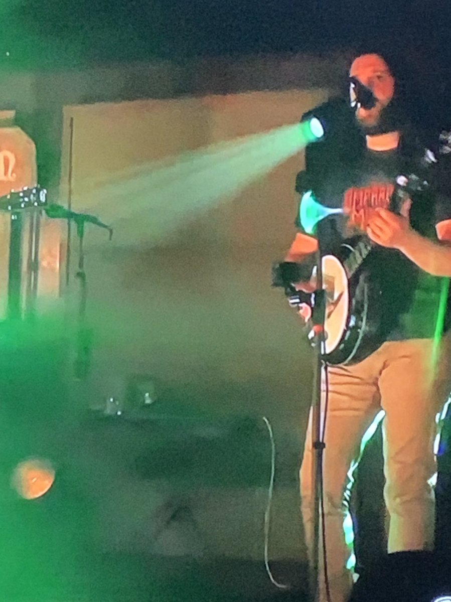 jalynn1976's tweet photo. Mando Jesus and Banjo Jesus for the win! #greenskybluegrass #billystrings #NoCrowdNoProblem #phoff #bmfs https://t.co/iLM83qT3hR