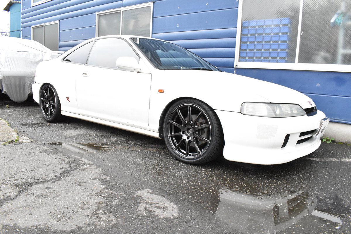 viper_jappan's tweet photo. DC2インテグラタイプにレイズ製アルミホイール グラムライツ57トラセンドを取り付けです。
埼スタ線は17インチ7j+42ダークガンメタです。
ホイール本体価格4本で￥86,000円(税別)です。
#dc2 
#dc2integra 
#インテグラタイプr 
#アルミホイール
#レイズ
#グラムライツ
#57トラセンド
#ホンダ https://t.co/1gOmmw5vWH