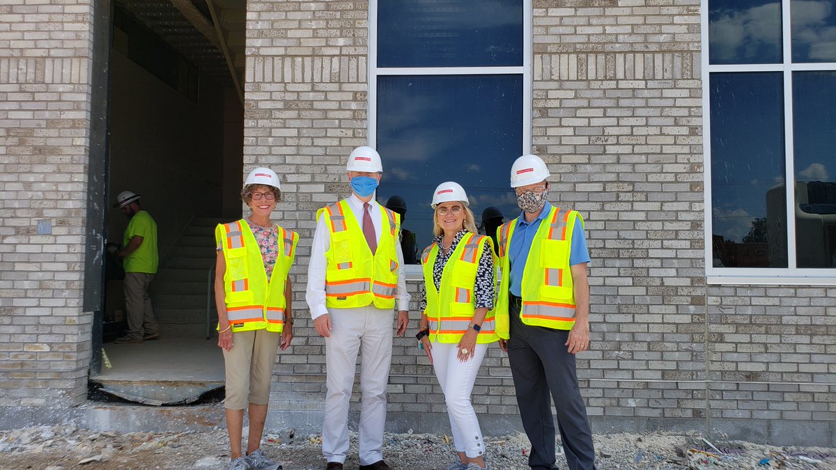 greystonebd's tweet photo. Earlier in the month, we had the opportunity to give #JennieStuartHealth Department Heads and Board Members a few tours of the Blue Creek M.O.B in Hopkinsville, KY.   #AdvancingHealthcare https://t.co/OHuwhTreWN