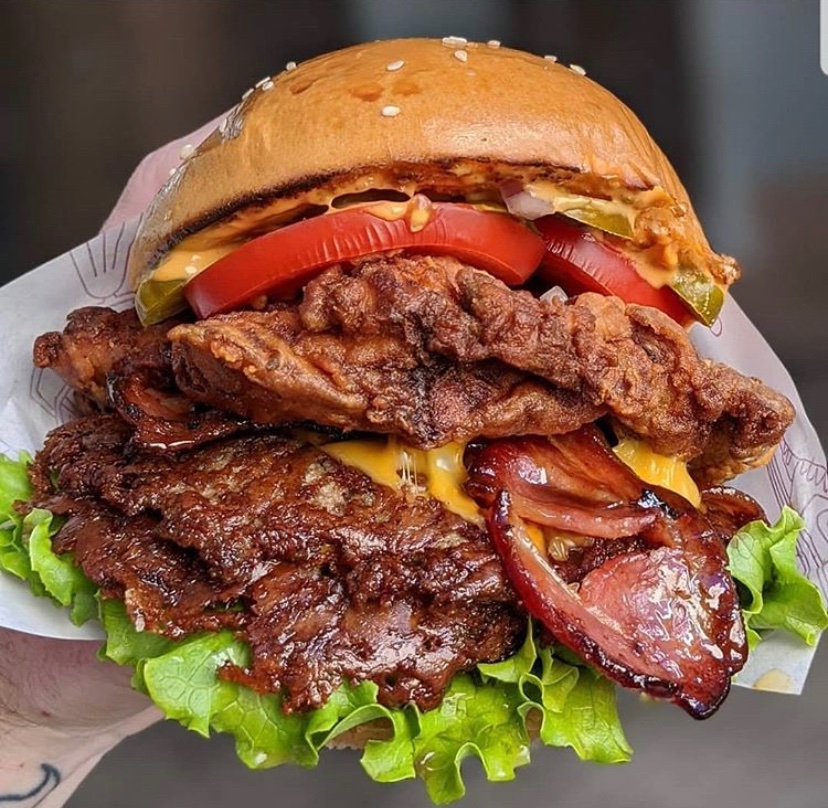 LordBrooke_Arts's tweet photo. Burger π and Love β€οΈ
#foodcompilation #Foodie #Food #burger #streetfoodcompilation #Foodies #burgers https://t.co/zeEU6LoJx2