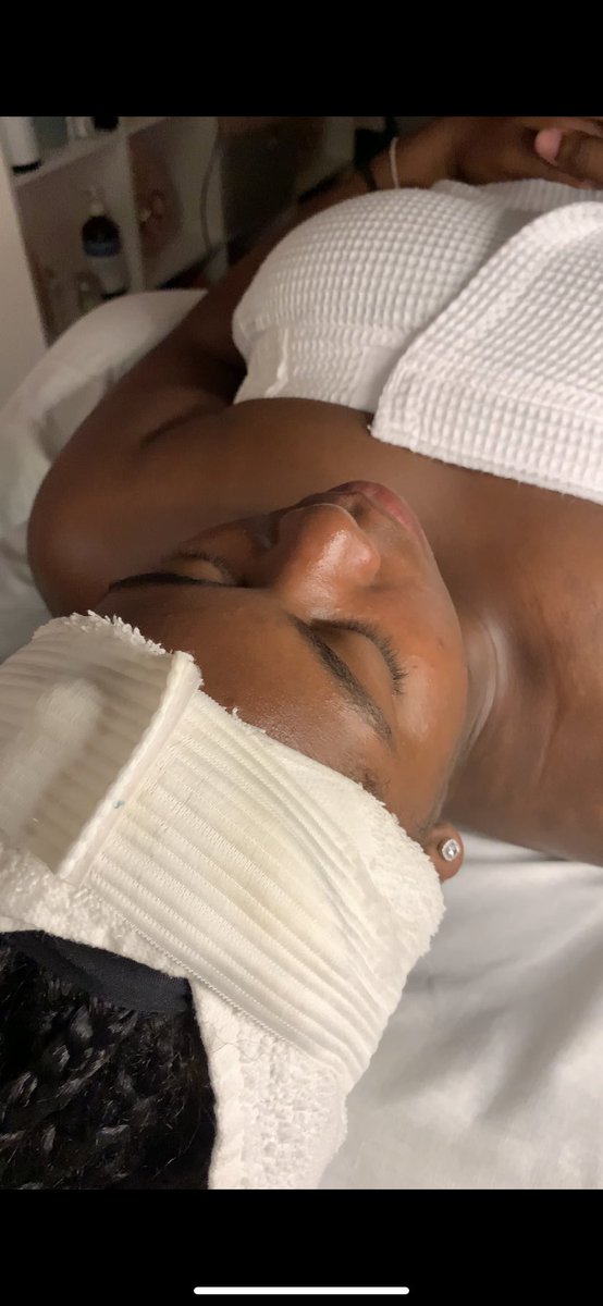 LeaLovee's tweet photo. Idk why i never post my work on here lol but I’m a licensed esthetician in Southfield Michigan, trying to build my clientele. I specialize in Body Waxing, Vajacials and Skin care💕🧖🏽‍♀️My instagram is @blusedbylea_ https://t.co/NfXZmwuyZQ