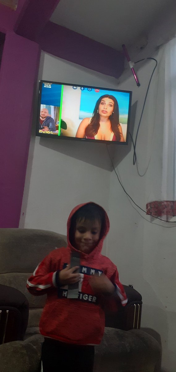 jessicaleon2's tweet photo. #Vecinos https://t.co/fXoZOJlRDi