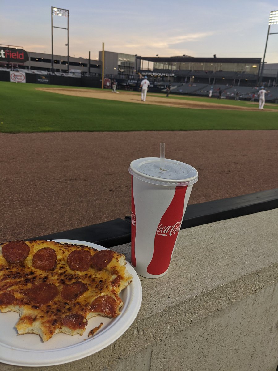 rowdymartypiper's tweet photo. Ty @TheChicagoDogs for giving us a taste of Summer #NoKetchup #thechicagodogs #baseball @barstoolchicago https://t.co/yfztXbPdsm