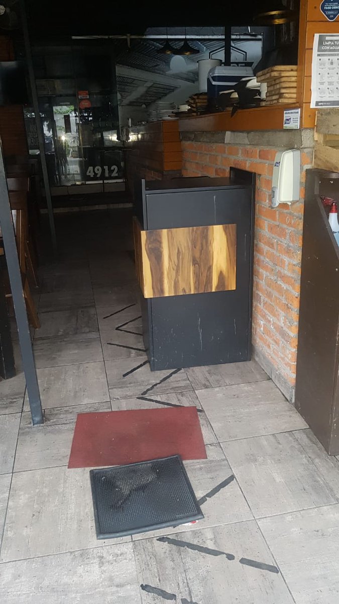 BalboaMarketc's tweet photo. @camposomar @InspZapopan @ZapopanGob @PoderAG_Jal @PoderAG_Zap @Poder_AG_GDL Hola buen dia. Si tenemos gel y tapete sanitizante. Ojala estuviera lleno, asi podriamos pagar todas nuestras deudas. Te mandamos bendiciones. https://t.co/D2OUMZzKcO