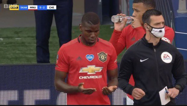 _MUSAFlR_'s tweet photo. Paul @paulpogba praying for a new goalkeeper , centre back,Jadon sancho.
#pogba 
#munchie https://t.co/007ILIEnbW