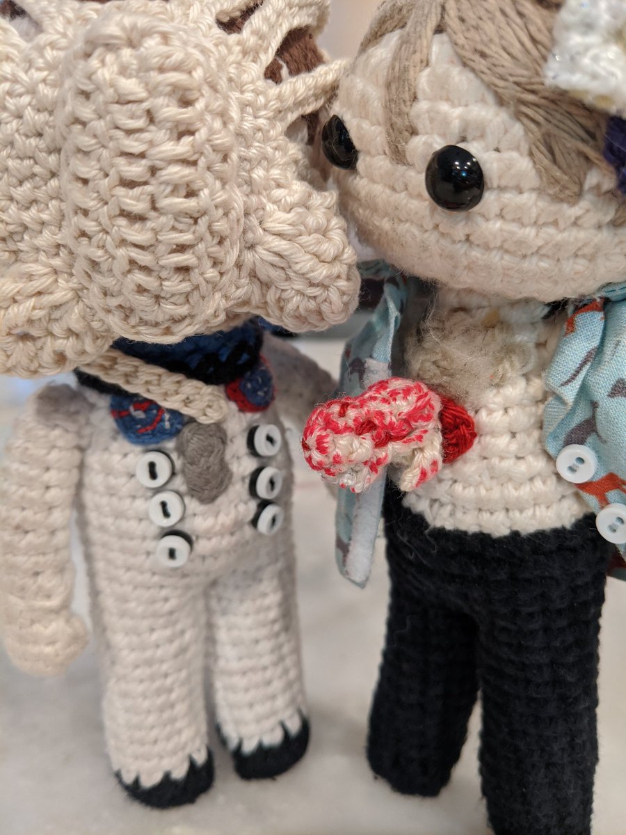 ishxallxgood's tweet photo. #Yarndam and #Yarnigel are rethinking this whole space thing.... When #Spacedogs meets #Alien #facehugger #chestburster https://t.co/h37vdFKtk7