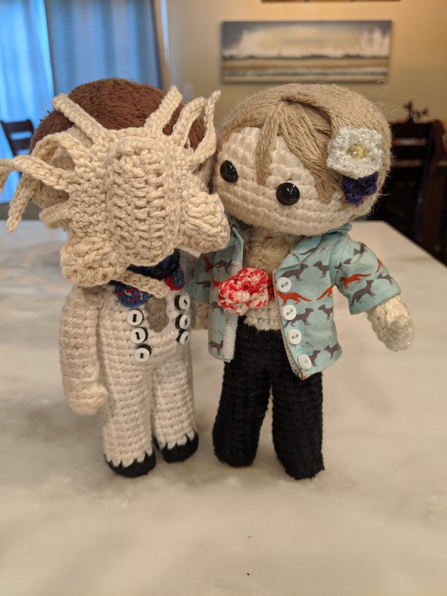 ishxallxgood's tweet photo. #Yarndam and #Yarnigel are rethinking this whole space thing.... When #Spacedogs meets #Alien #facehugger #chestburster https://t.co/h37vdFKtk7