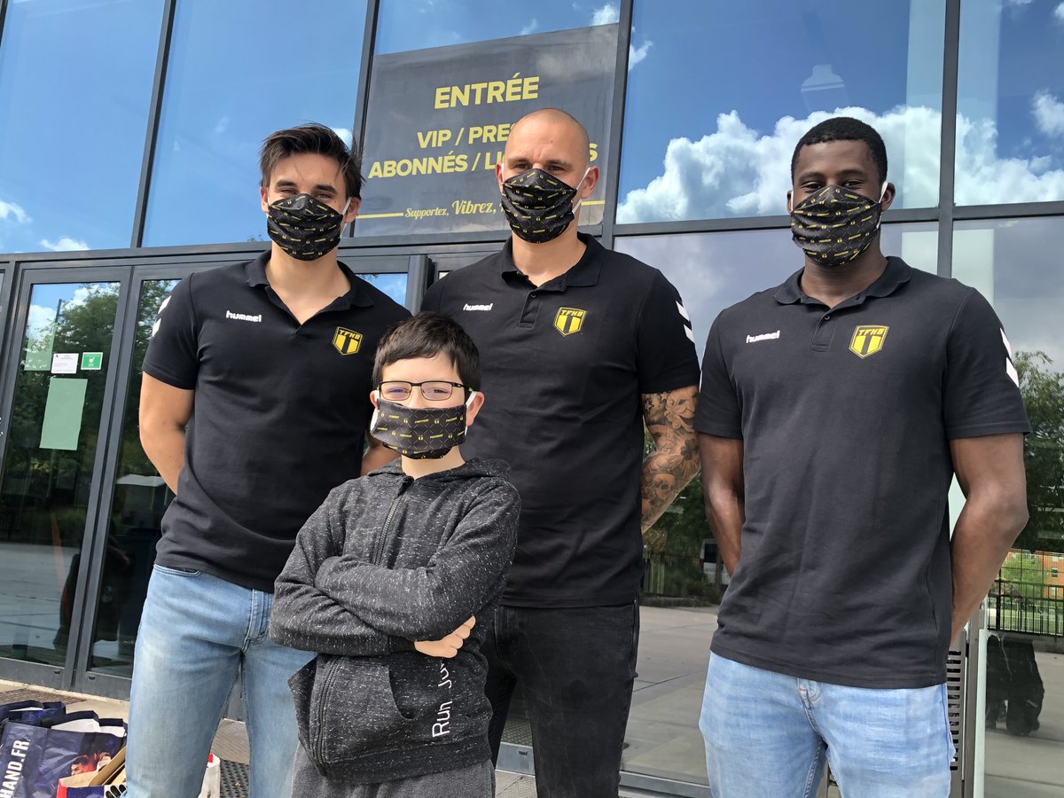 TremblayHB's tweet photo. #YABASTYLEPROTEGE
🔺 Le port du masque est renforcé et devient obligatoire dans "tous les lieux publics clos"
👺 Faite comme nous et adopter le MASQUE YABA . Pour les commander ➡🔗 https://t.co/yoKMjPMmgh
#TousEnsembleContreLeCorona #YabaStyle #CreateurDeTendance #YabaFamily💛🖤 https://t.co/qE9dZ9FskL