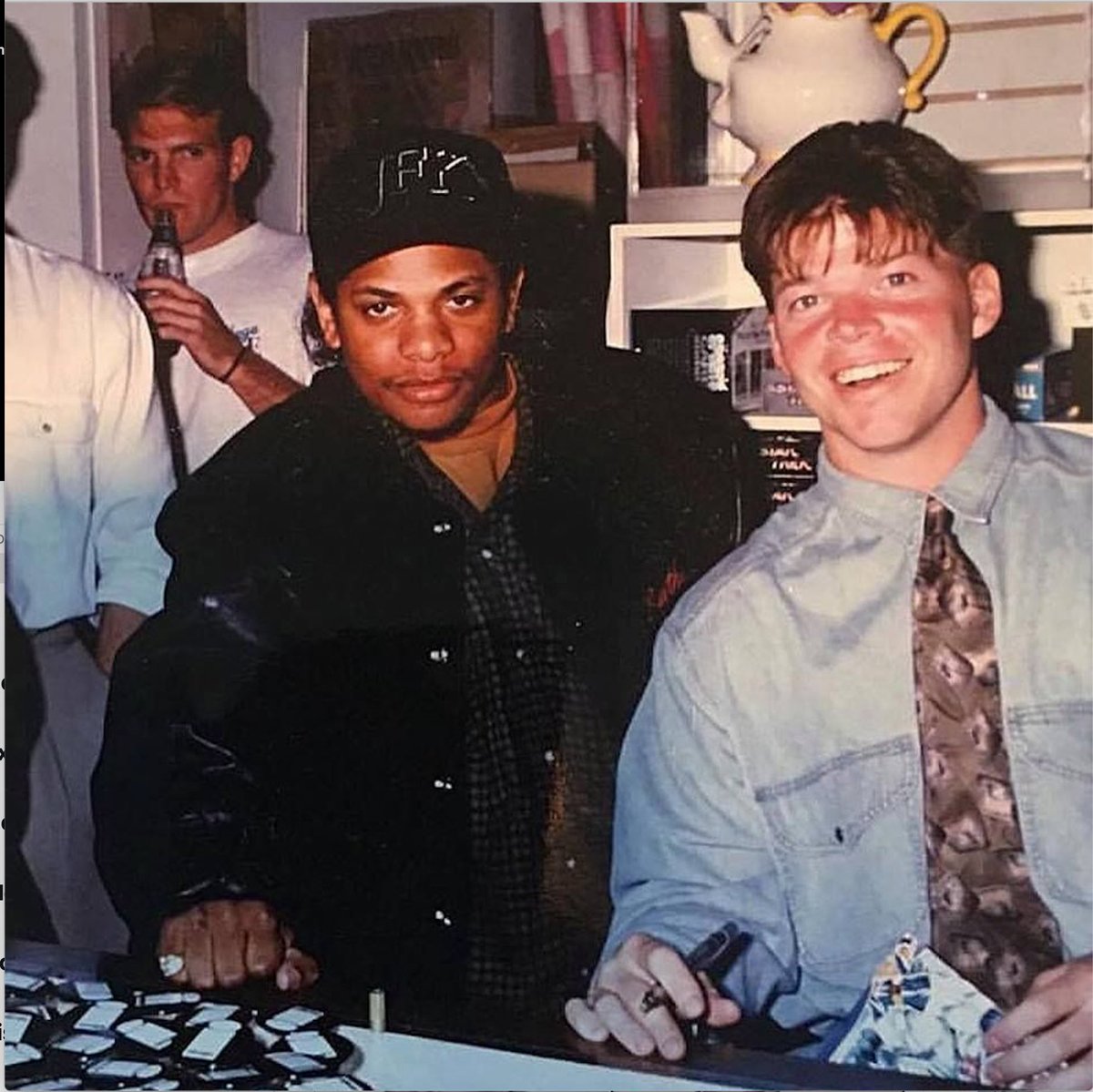 AndyAnimale's tweet photo. @NicholasGazin This pic of Rob Liefeld meting Eazy E https://t.co/CcxQgikaHj