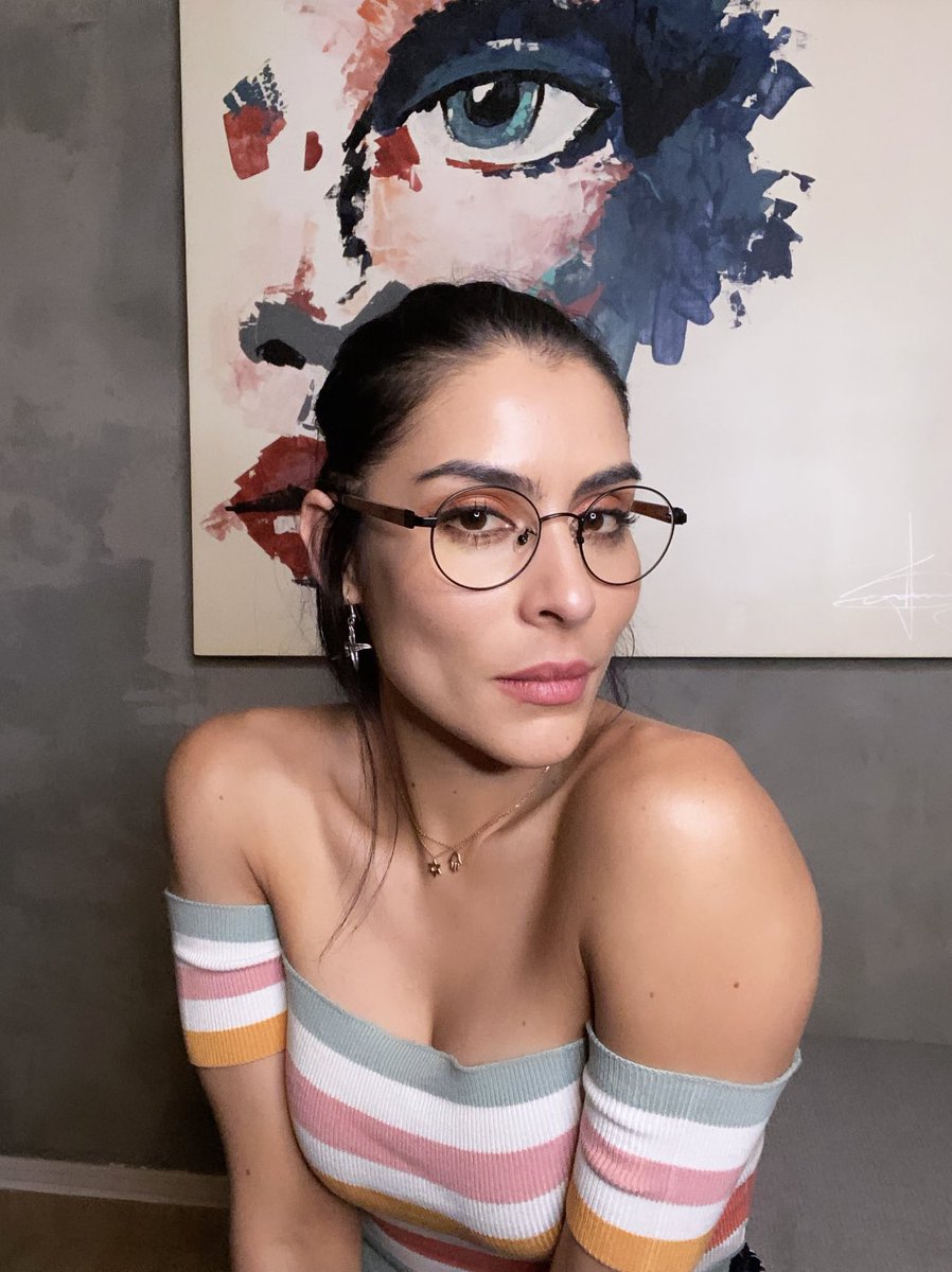 María León tweet media