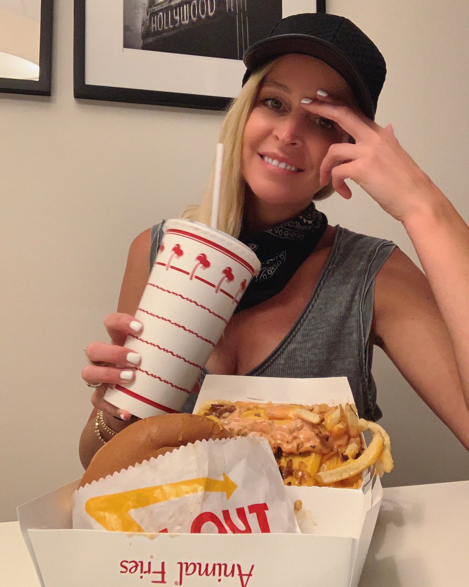 bethanypratico's tweet photo. 📍 animal style #sundaymood https://t.co/6axNwqt6JF