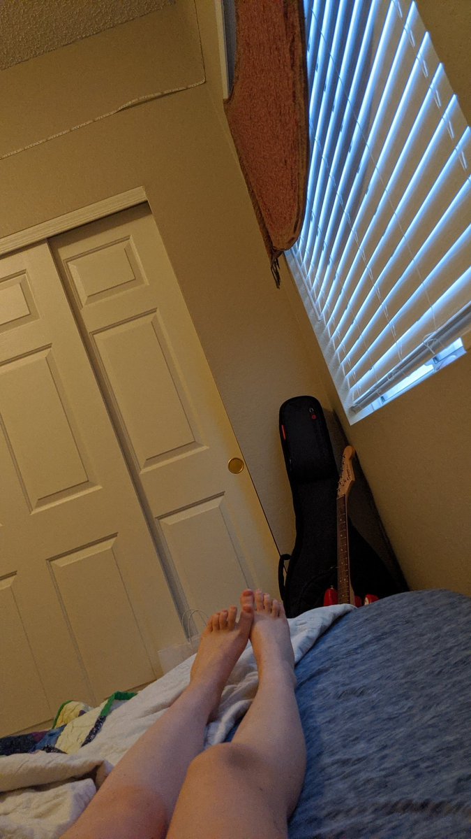 Rose45207824's tweet photo. Selling before I go to bed ( ꈍᴗꈍ) comment or dm me if you're interested 
 #Feetfettish #FeetPicture #feetbeautiful #feetpicturesforsale #feetfreaks #feet #feetmommy #feetstagram #buyingpic #BuyingandSelling #buyingvideos #buyingpic https://t.co/q15IxMYeUg