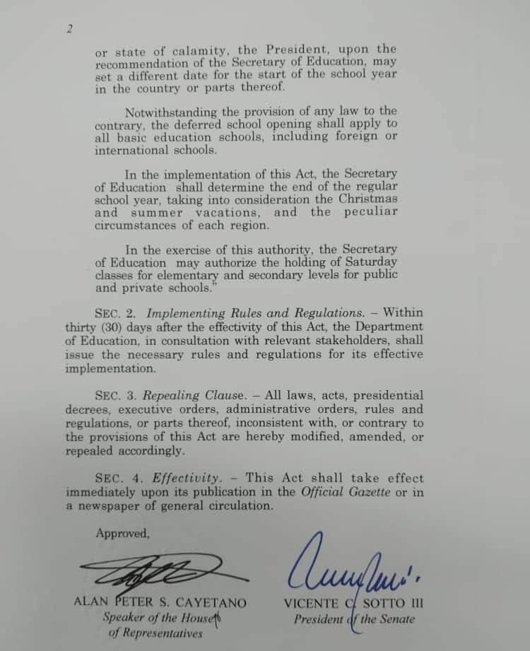 DZMMTeleRadyo's tweet photo. JUST IN: Panukalang batas na pumapayag na iurong ang petsa ng pasukan sa kung ano ang unang itinakda ng batas, pinirmahan na ni Pangulong Rodrigo Duterte | via @joycebalancio 
https://t.co/zWjyPilvw6