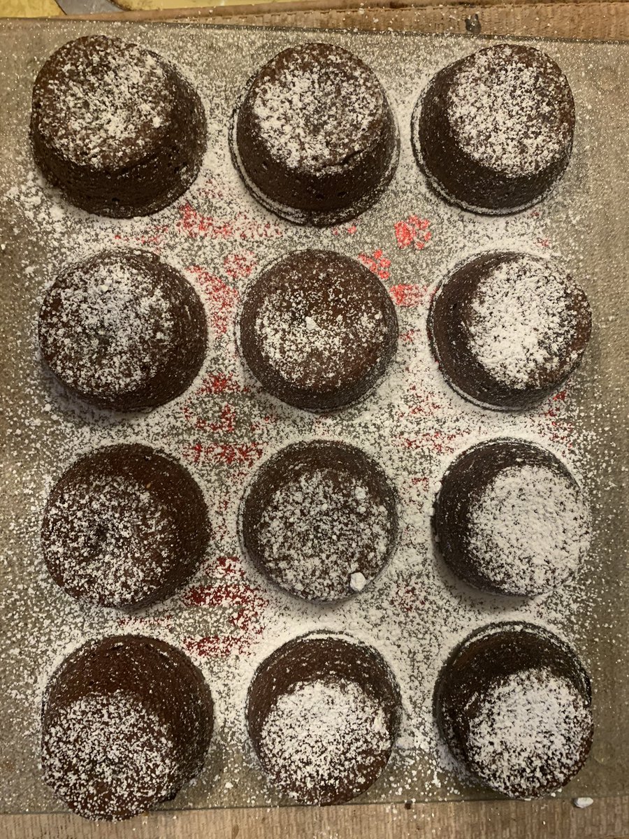 CRatosky's tweet photo. #MoltenLavaChocolateCakes      They were so great for #SweetToothSunday 🙂 https://t.co/wR8pdiDPex