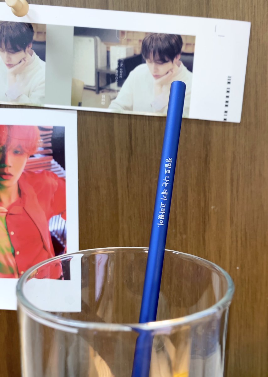 Sengpencil's tweet photo. 아침부터 슈퍼힝구 in 혐생터 되어서 눈물 쫄쫄 흘리고 있음. 하늘되길 잘 했어,, https://t.co/CA6widvXS6