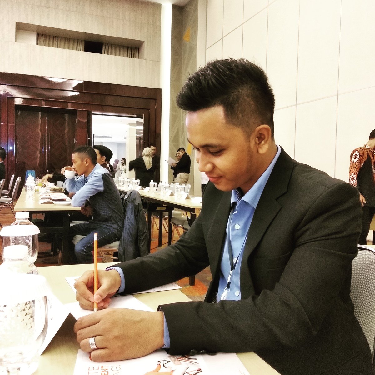 pundra's tweet photo. #FotoProfilBaru https://t.co/3Iw3nretOQ