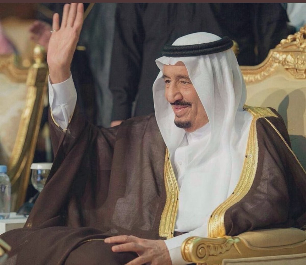 نسأل الله تعالى ان يحفظ  #خادم_الحرمين_الشريفين ويلبسه ثوب الصحة والعافية
#سلامتك_يا_ابوفهد