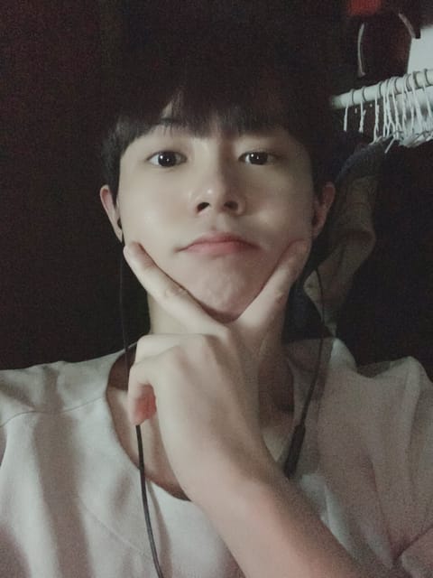 elpandadelkpop's tweet photo. Aquí les dejo una foto de mi Daun hermoso y otra foto de mi Daun pero enojado
#STREAMRUN
#JUSTICEFORGREATGUYS
#GREATGUYS_RUN
#STREAMGREATGUYSRUN
#DOMINICANGRACE https://t.co/e201UwBFAm
