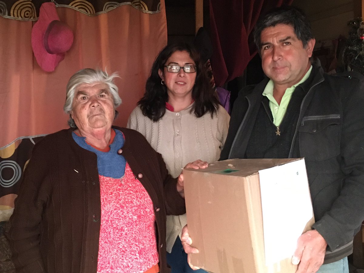 CodetonChile's tweet photo. Hoy fue un gran día!
Muchas personas adultos mayores muy felices y agradecidos por el regalo, especialmente en estos días tan complicados para ellos. Muchos con escasa movilidad, difícil acceso, pero con un gran optimismo y agradecidos por la ayuda.
.
Gracias!! 👏👏👏 https://t.co/tg8qWh9G5V