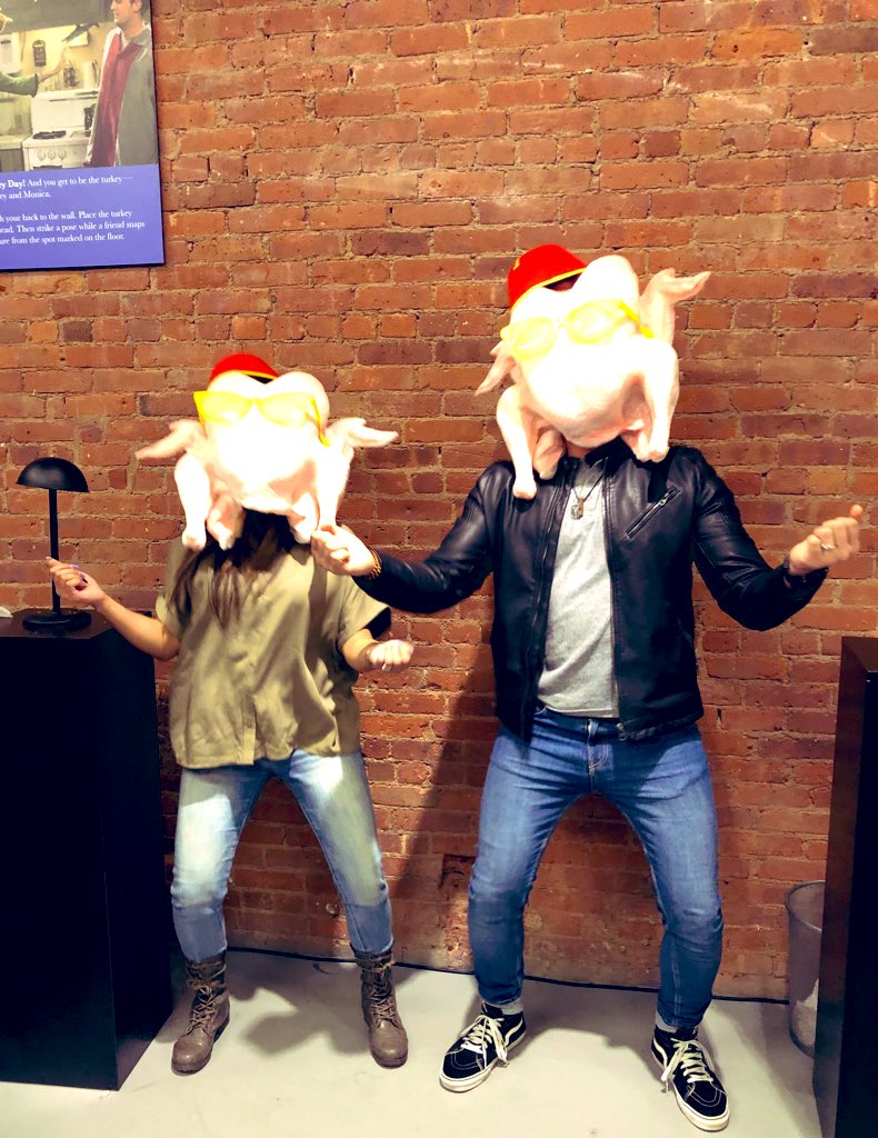 vsnt8's tweet photo. Que felices fuimos en octubre🤧💜
#NYC #FriendsPopUp https://t.co/JeUGhBqmYf