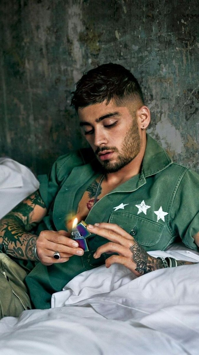 rainbraverry's tweet photo. Que todas las personas se enteren de lo q le han venido haciendo a Z a lo largo de estos años y dejen de verlo como el "ex-integrante de 1D",es tremendo artista con un talento impresionante, tiene 2 discos preciosos, dejen de creer en la imagen q le pusieron y valorenlo #FREEZAYN https://t.co/ugs7bMmkhq