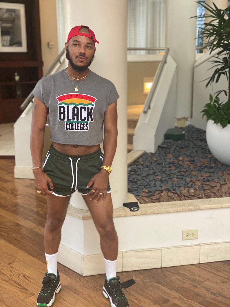 TheRealCzezre's tweet photo. #policeofficerbae #SundayFunday #yourfavoritecop #bae #lgbtq #lgbtqtwitter #blacktwitter #prettyboy #coptop #hbcu #hbcuvibes #supportblackcolleges #entanglement #ownyourhamdsome https://t.co/ApxuJJNdsN