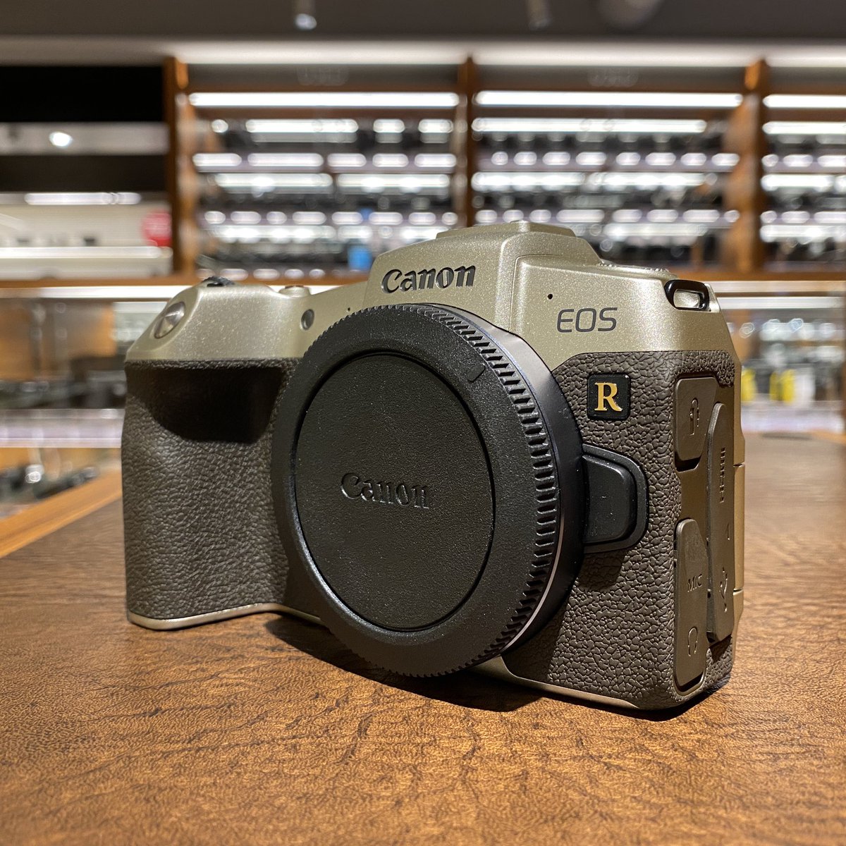 カメラのキタムラ大阪 なんばcity店 Sur Twitter キヤノン Eos Rp ゴールド 限定生産のeos Rpの中古が入荷いたしました いい写真の予感 気軽に持ち運びできます フルサイズミラーレスを使ってみたい方におすすめです お問い合わせは店舗まで Tel 06 6644